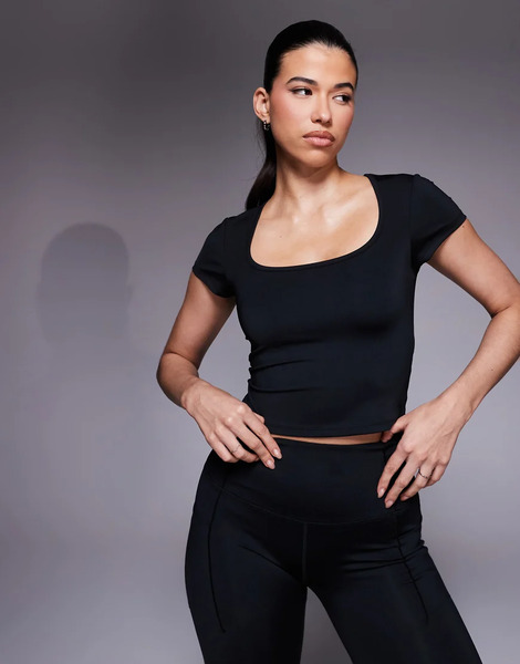  4505 Active Square Cap Sleeve Top In Black 
