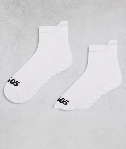  4505 2 Pack Pilates Grip Ankle Sock In White 