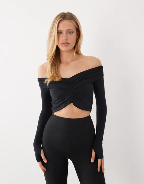  4505 Plush Handle Ruched Front Long Sleeve Top In Black 