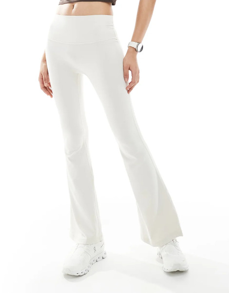  Agon Flared Leggings In White 