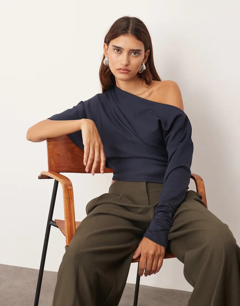  Arrange Off Shoulder Drape Top In Navy 