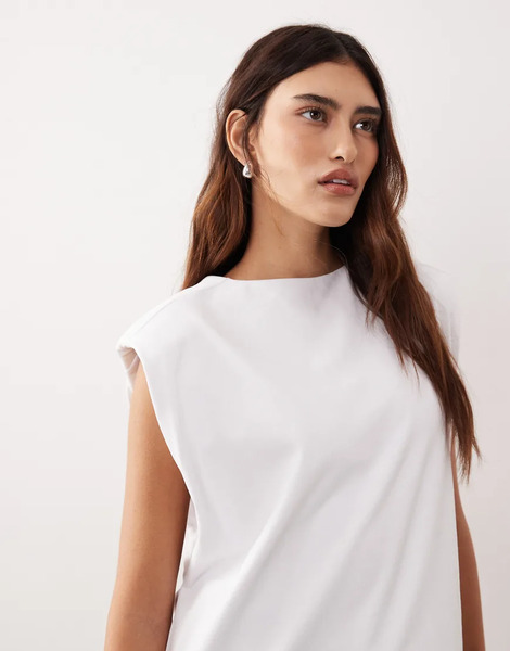  Arrange Shoulder Pad Side Split Oversized Sleeveless Tee In White 