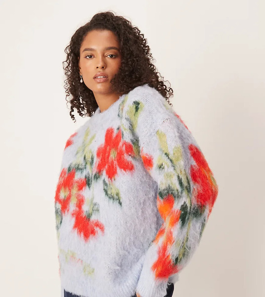  Asos Design Curve Blurred Floral Relaxed Jumper In Blue 