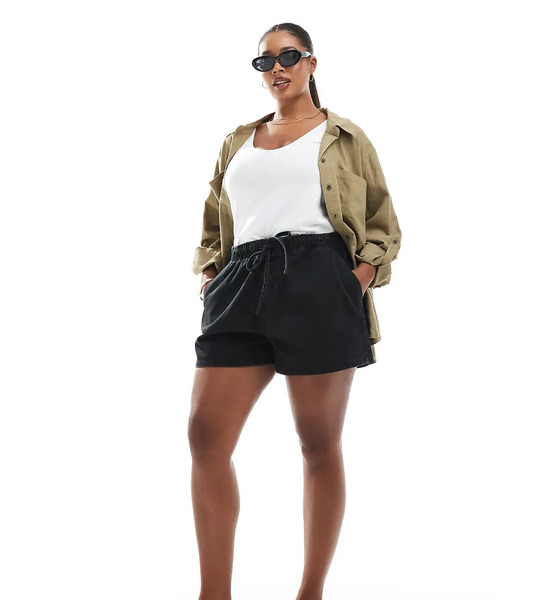  Asos Design Curve Denim Pull On Short In Wash Black 
