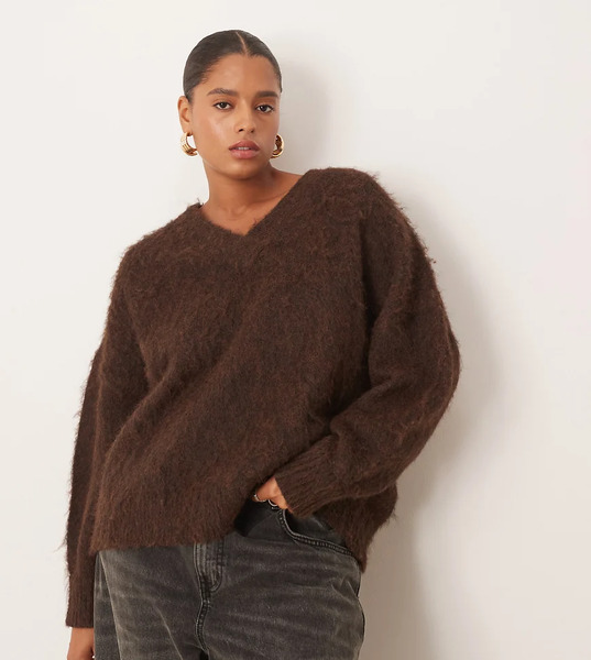  Asos Design Curve Knitted Brushed V Neck Oversized Jumper In Chocolate Brown 