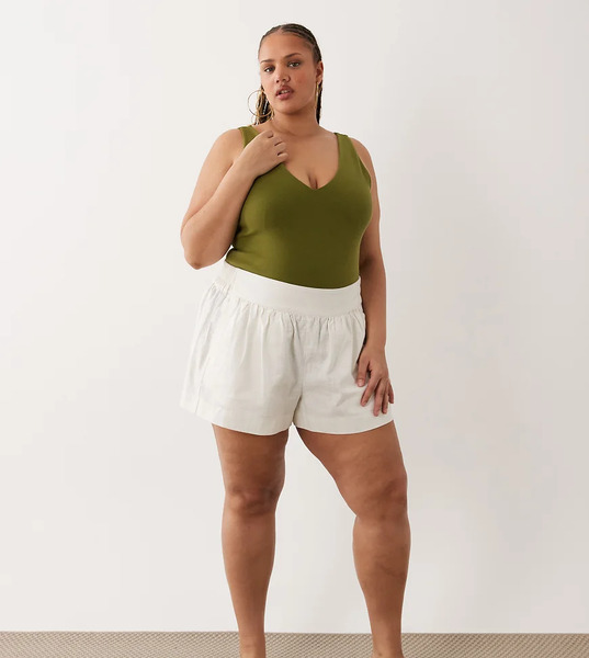  Asos Design Curve Linen Look Pull On Shorts In Off White 