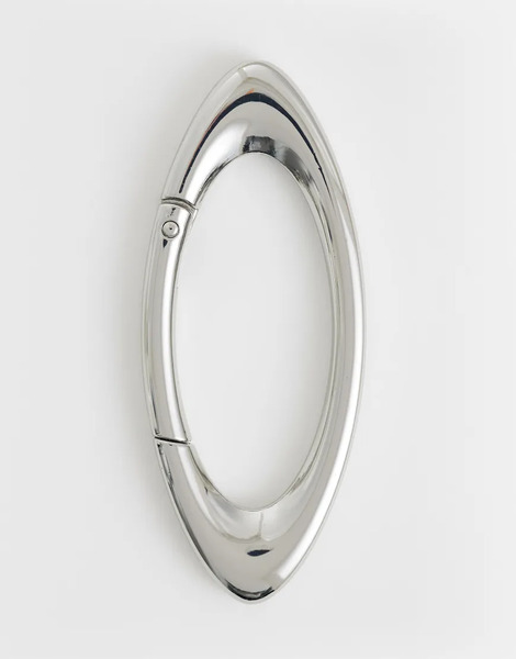 Asos Design Chunky Oval Carabiner In Silver 