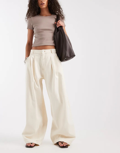  Asos Design Oversized Horseshoe In Ecru White 