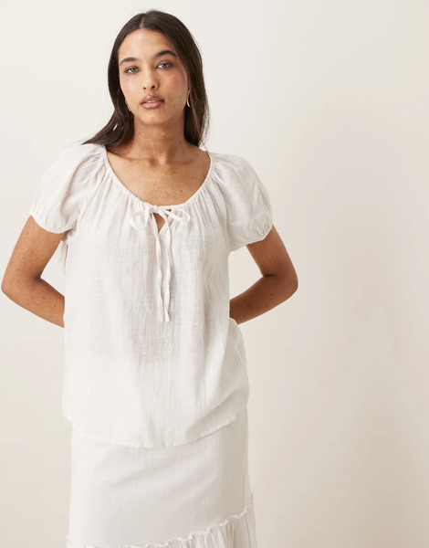  Aware Boho Short Sleeve Tie Detail Blouse In White 
