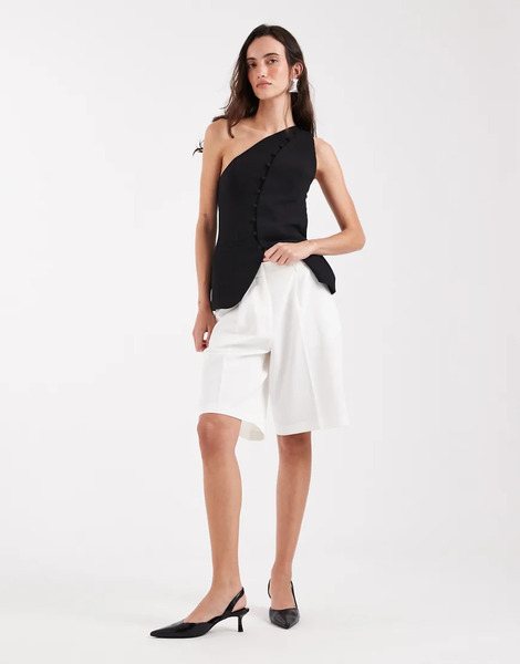  Aware Pleat Front Tailored Shorts In White 