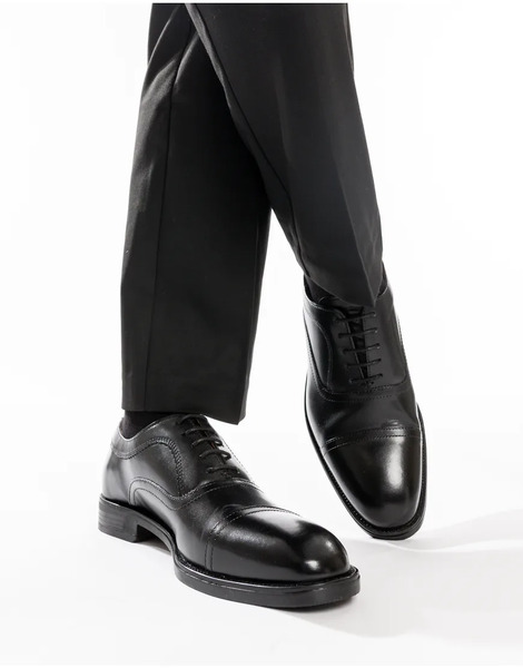  Base London Lapel Toe Cap Shoe In Black Leather 