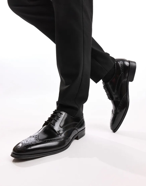  Base London Steeple Brogue Shoe In Black 