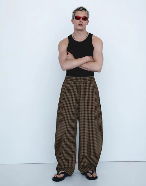  Bershka Check Joggers In Black 