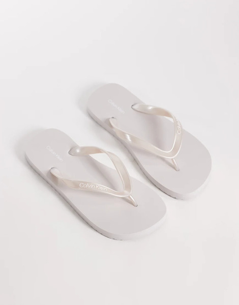 Calvin Klein Jeans Metallic Flip Flops In Silver 