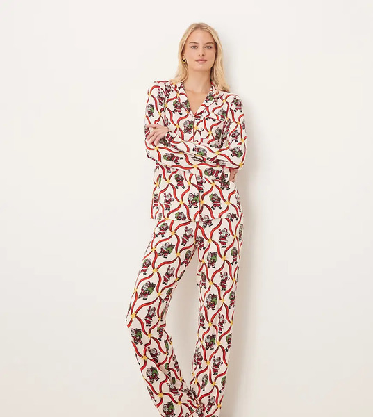  Chelsea Peers Exclusive Tall Poly Long Sleeve Revere Pyjama Set In Christmas Candycane Santa Print White 