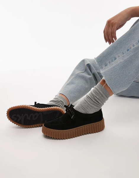  Clarks Torhill Bee Shoe In Black Suede 