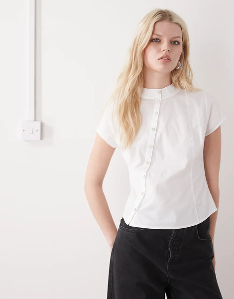  Collusion Button Detail Fitted Blouse In White 