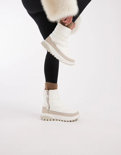  Columbia Snowtrot Mid Boot In White 