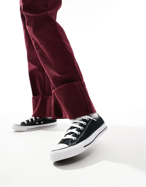  Converse Chuck Taylor All Star Ox Wide Fit Trainers In Black 