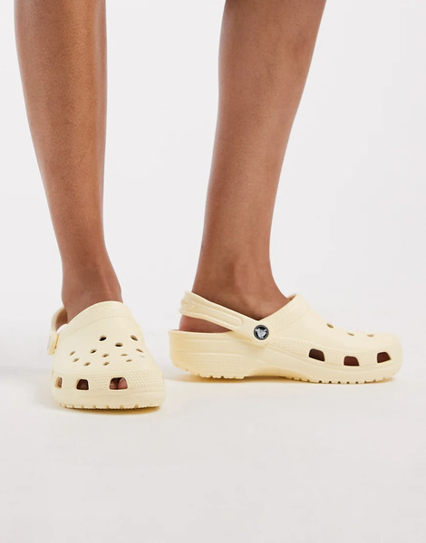  Crocs Classic Clog In Light Yellow 