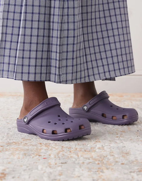  Crocs Classic Clog In Nightshade Purple 