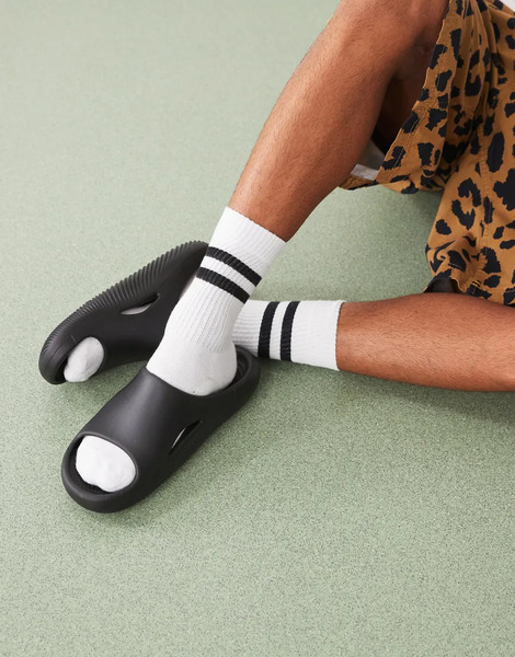  Crocs Mellow Sliders In Black 