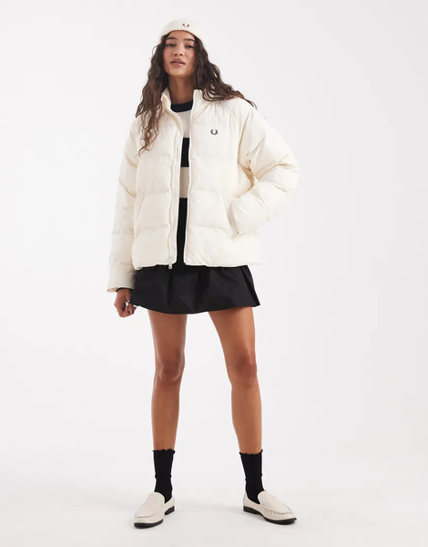  Fred Perry Raglan Sleeve Padded Jacket In Ecru White 