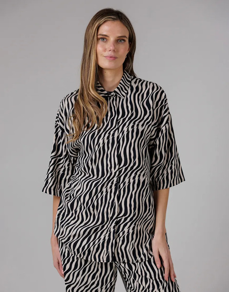  French Connection Tiger Print Oversized Button Up 3/4 Length Sleeve Shirt In Black 