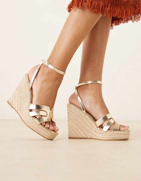  Glamorous Espadrilles Wedge Heeled Sandals In Gold 