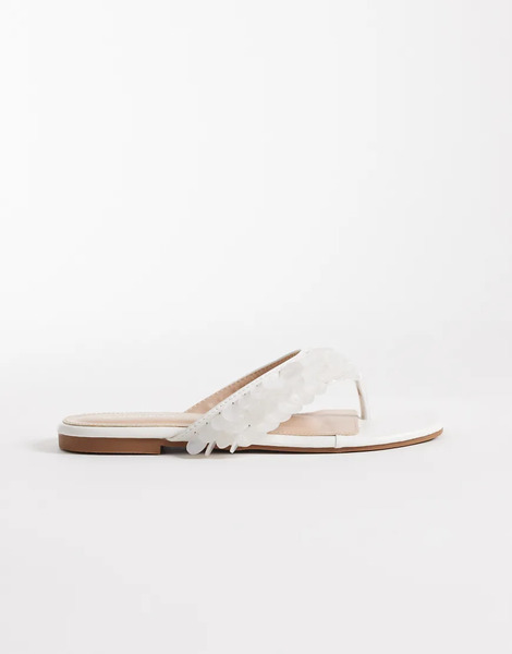  Glamorous Flip Flops With Shell In Off White 