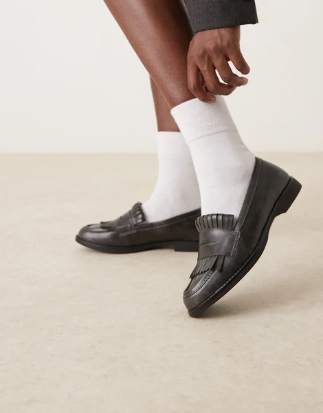  Glamorous Fringed Loafers In Black 