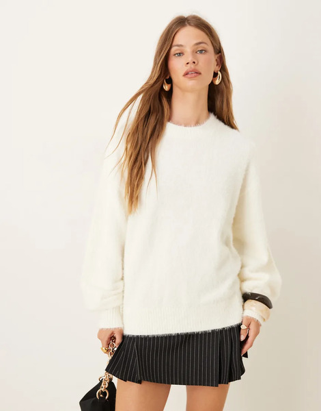  Glamorous Oversized Crew Neck Jumper In Cream White 