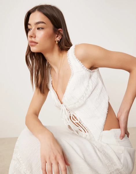  Glamorous Tie Front Top In White Textured 