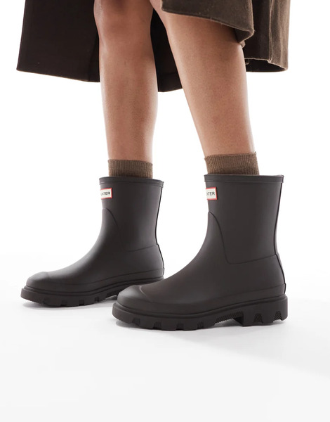  Hunter Downpour Short Wellington Boot In Chocolate Brown 