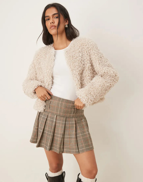  Jdy Faux Fur Cropped Jacket In White 