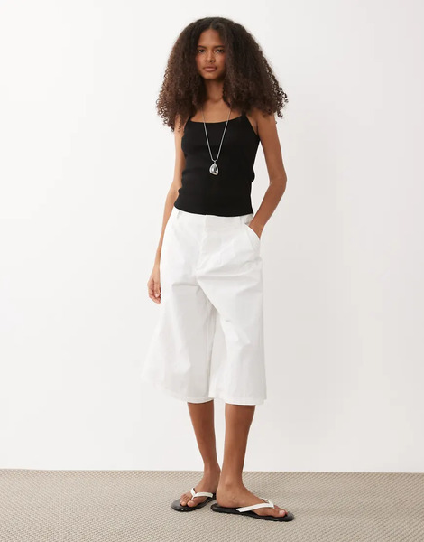  Jdy Tailored Bermuda Shorts In White 