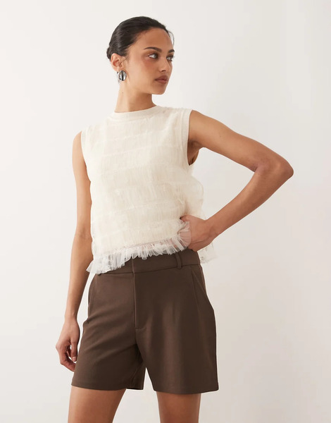  Jdy Tailored Shorts In Brown 