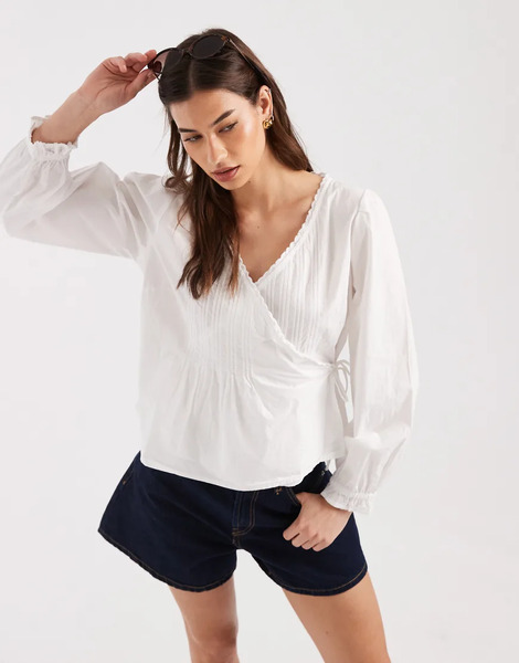  Levi's Boho Wrap Blouse In White 