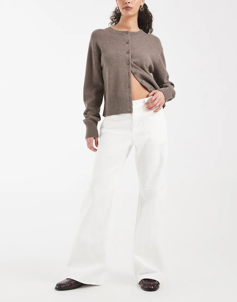  Levi's Loose Bootcut Jeans In White 