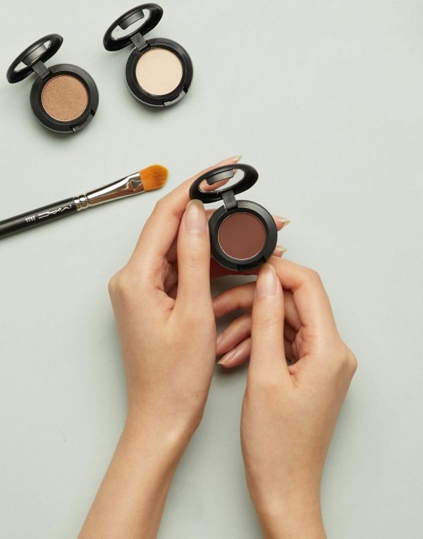  Mac Matte Small Eyeshadow   Embark Brown 