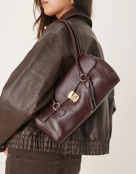  Mango Key Charm Shoulder Bag In Cherry Red 