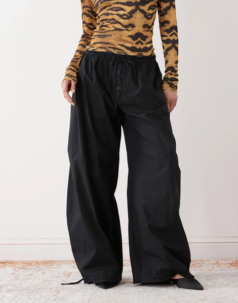  Monki Balloon Leg Trouser In Black 