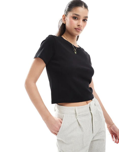  Monki Shrunken Tee In Black 