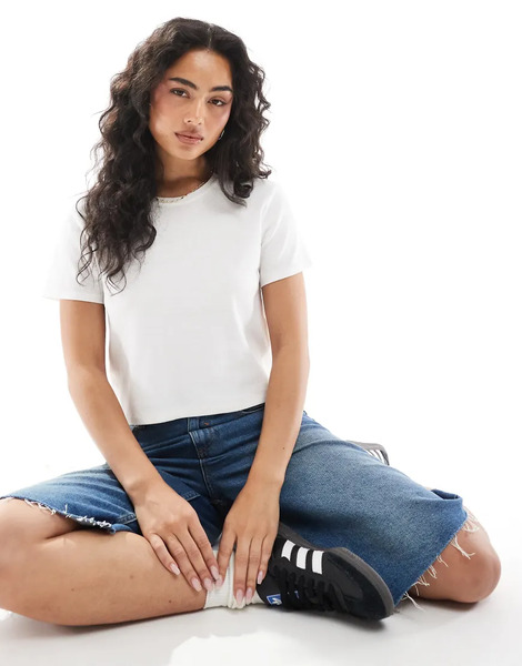  Monki Shrunken Tee In White 