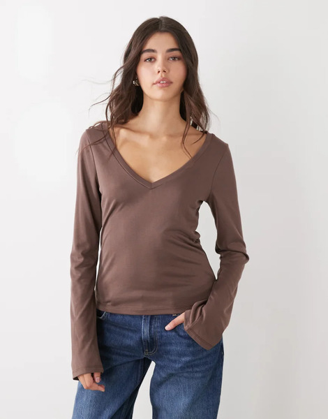 Monki Soft Touch V Neck Top In Mole Brown 