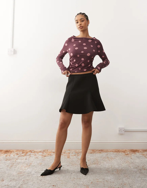  Monki Structured Hem Mini Skirt In Black 