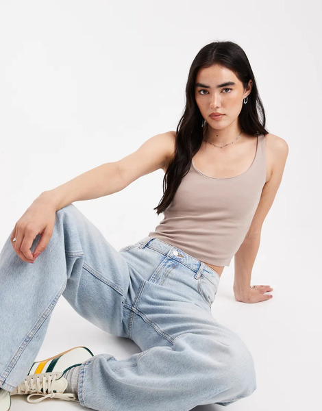  New Look Basic Scoop Crop Vest In Brown 