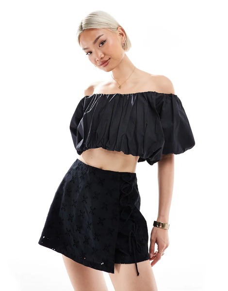  New Look Embroidered Tie Side Mini Skort In Black 