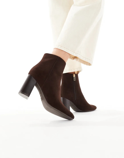  New Look Faux Suede Block Heeled Boot In Brown 