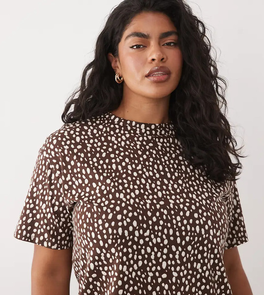  New Look Curve Deer Print Boxy Tee In Brown 